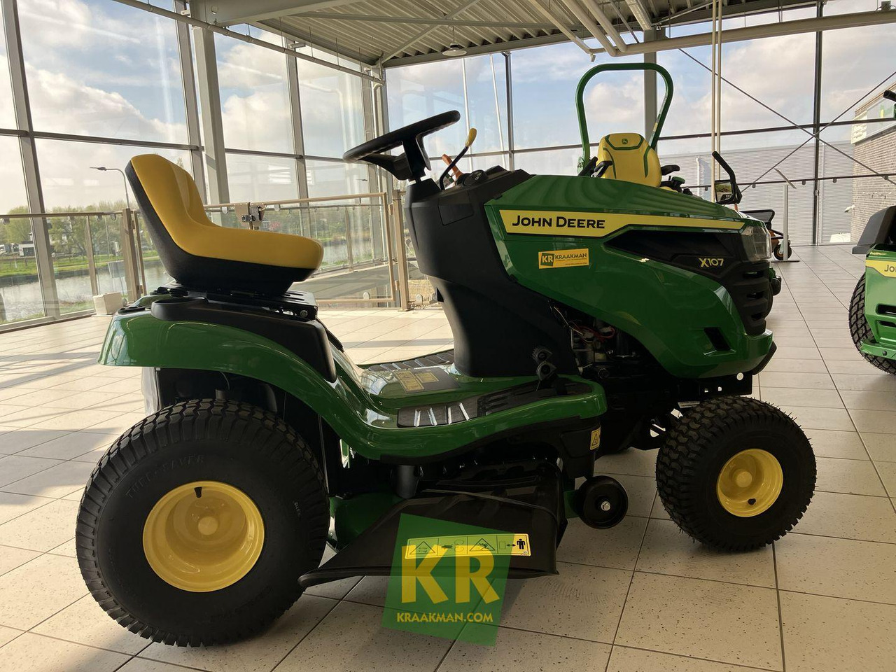 Gazonmaaier John Deere X107