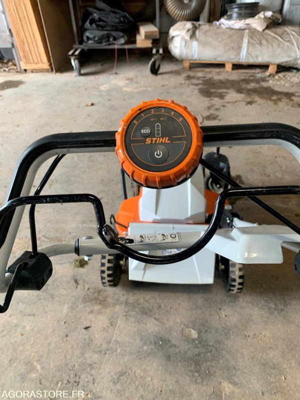 Gazonmaaier Tondeuse STIHL