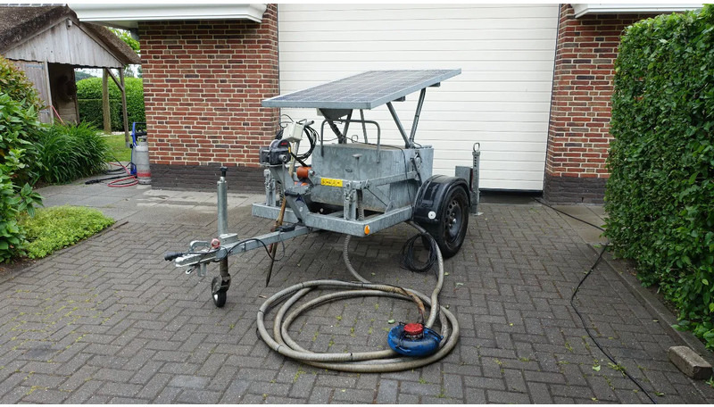 Gedragen veldspuit Plasdraspomp op aanhangwagen afzetbaar
