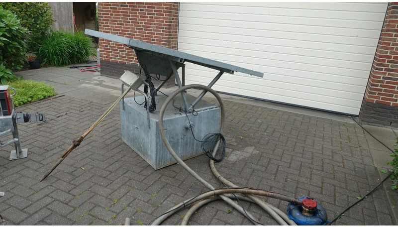 Gedragen veldspuit Plasdraspomp op aanhangwagen afzetbaar