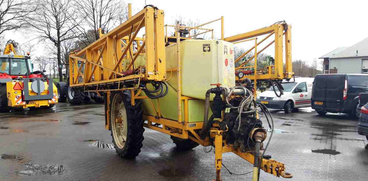 Getrokken veldspuit Dubex Vector 33 m. 3200 l. veldspuiten