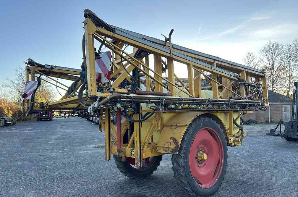 Getrokken veldspuit Dubex mentor 9804