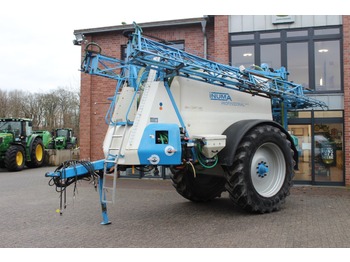 Getrokken veldspuit Inuma IAS6024