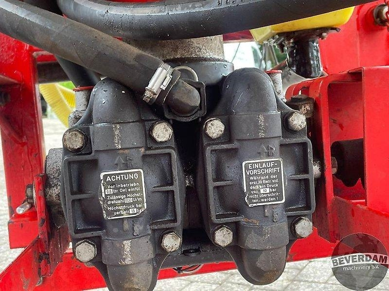 Getrokken veldspuit Rau D2 24