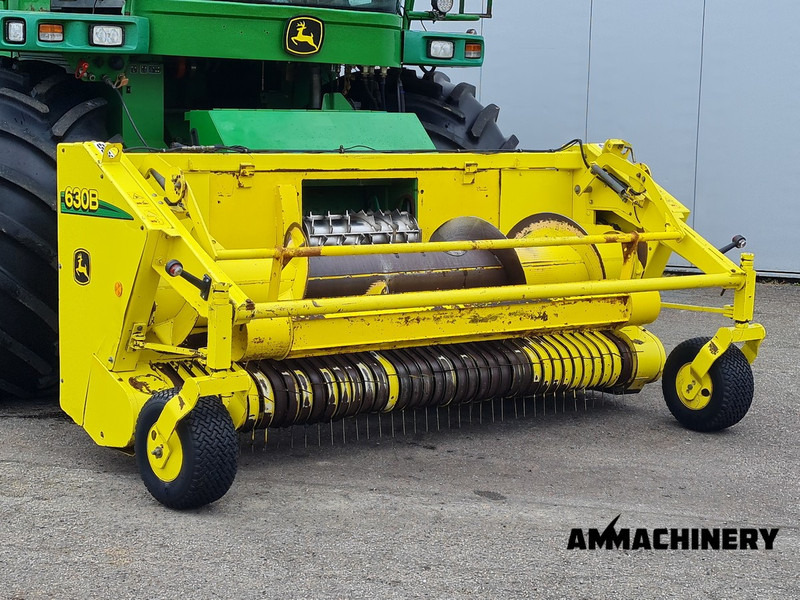 Hakselaar John Deere 7400 forage harvester