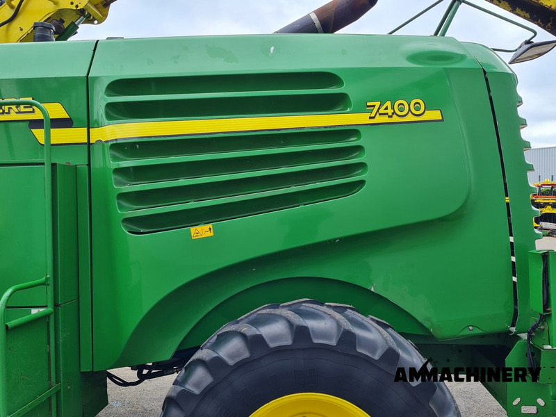 Hakselaar John Deere 7400 forage harvester