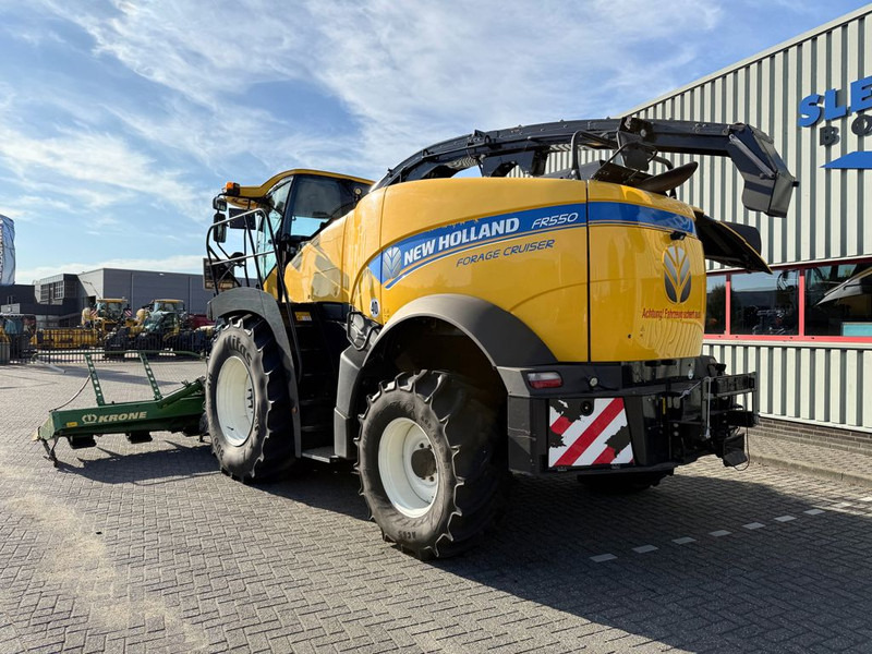 Hakselaar New Holland FR550 Forage Cruiser + Krone Easycollect
