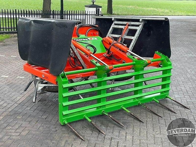 Landbouwmachine Holaras Jumbo KS SHB Grasvork Volvo aansluiting