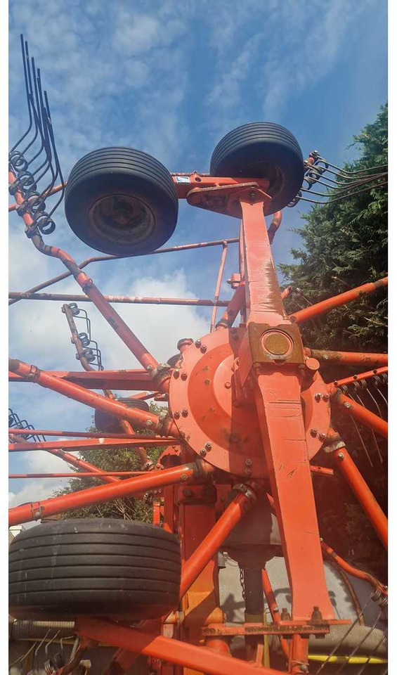 Hooi-/ Voedermachine Kuhn GA7501