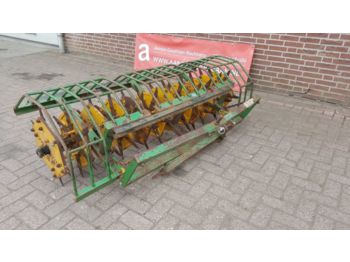 Hooi-/ voedermachine SISIS grondbeluchter