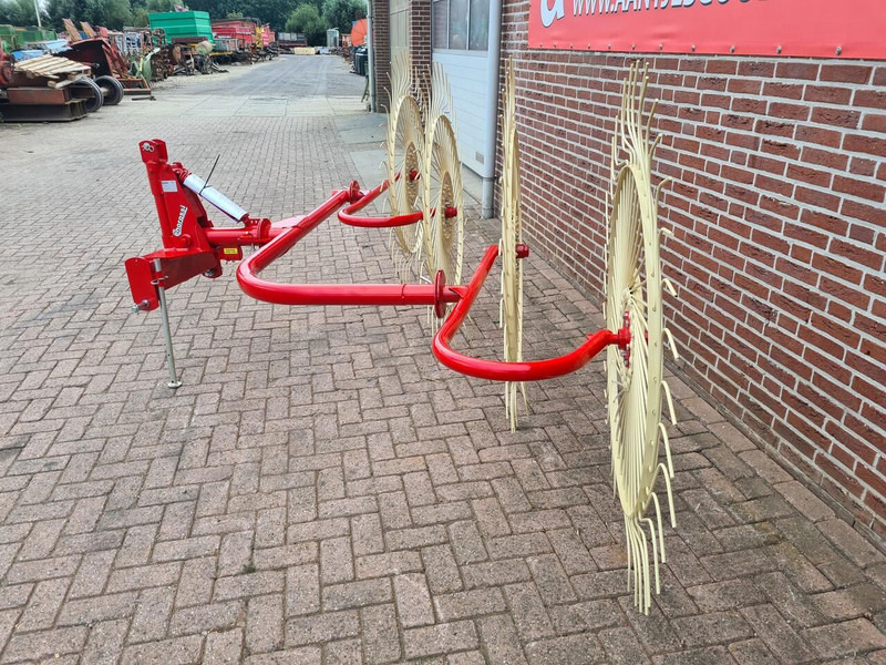 Hooischudder 4 bords gedragen acrobaat
