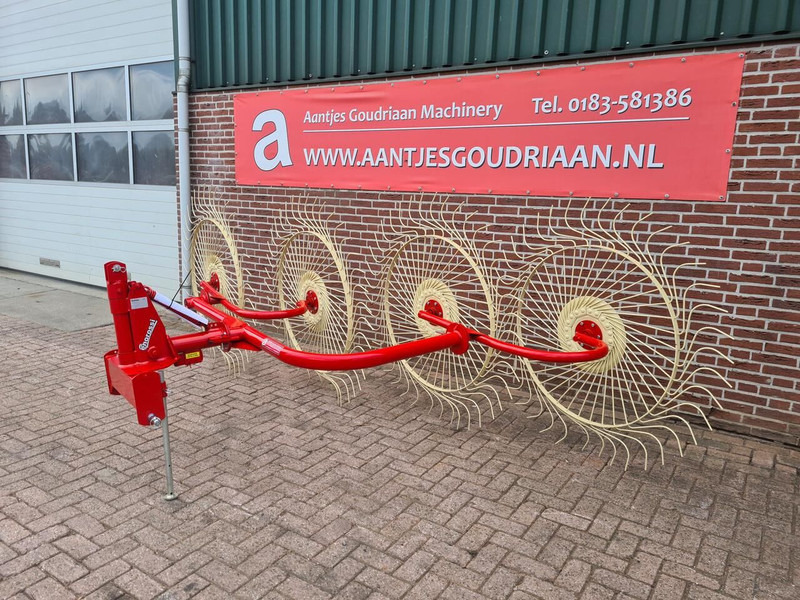 Hooischudder 4 bords gedragen acrobaat