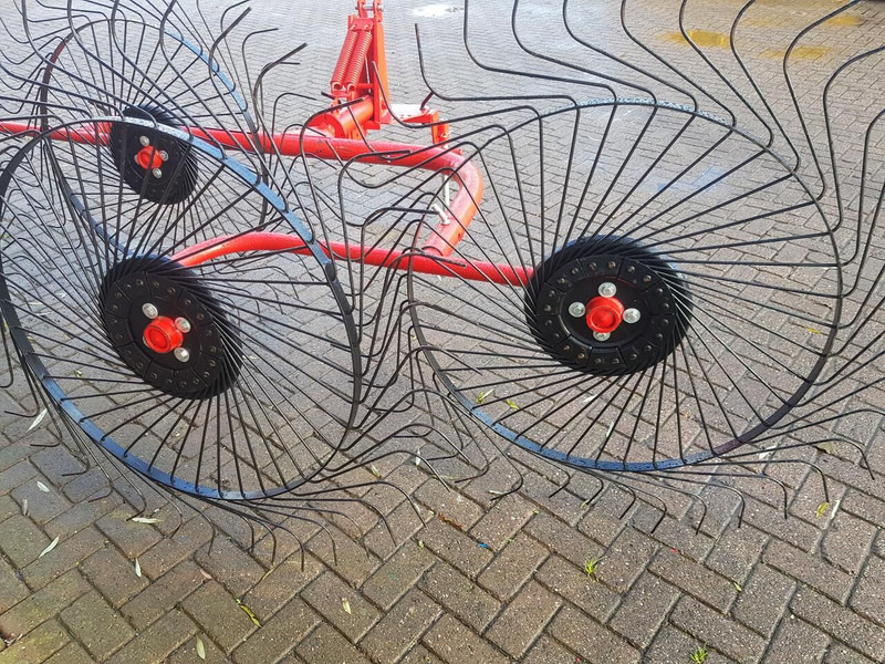 Hooischudder Boxer acrobaat