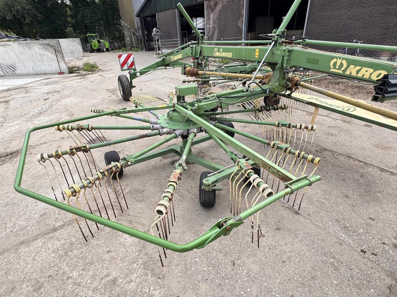 Hooischudder KRONE Swadro 810