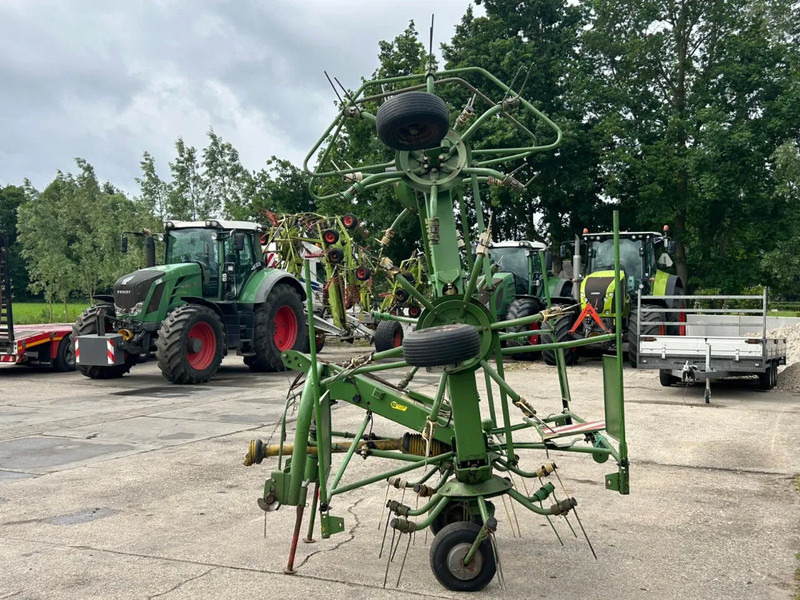 Hooischudder Krone KW 6.40 schudder schuilstelling hooibouw 6 elements