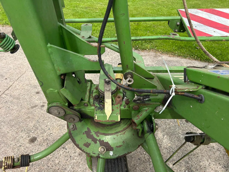 Hooischudder Krone KW 6.40 schudder schuilstelling hooibouw 6 elements
