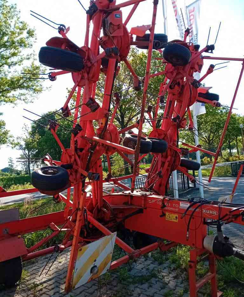 Hooischudder Kuhn GF10601TO schudder, weidebouwmachines