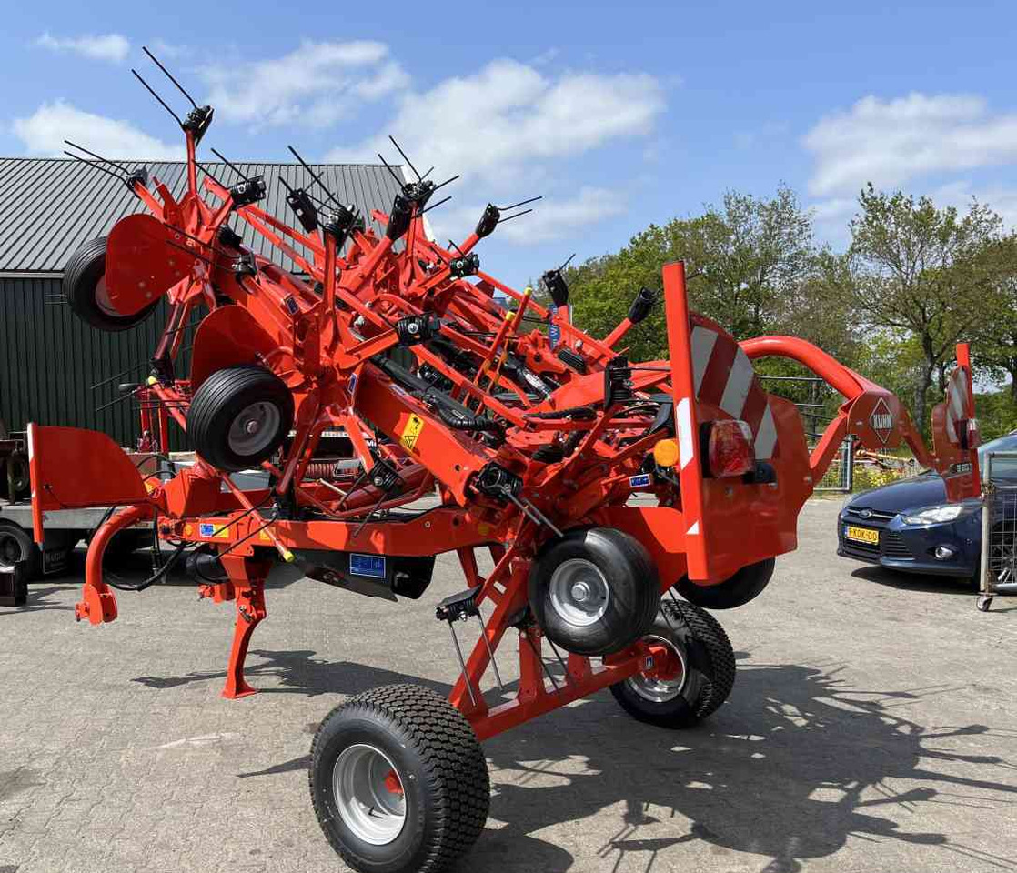 Hooischudder Kuhn GF8703T Schudder Tedder Kreiselheuer weidebouwmachines