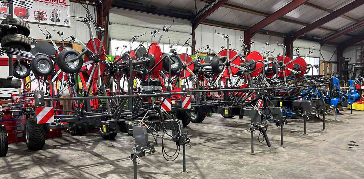 Hooischudder Massey Ferguson TD 1028X TRC Haaktandschudder Lely Lotus weidebouwmachines.