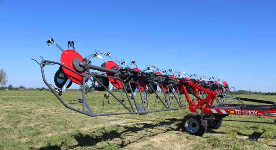 Hooischudder Massey Ferguson TD 1028X TRC Haaktandschudder Lely Lotus weidebouwmachines.
