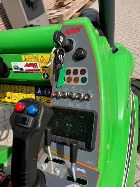 Kniklader AVANT 635i TDL+