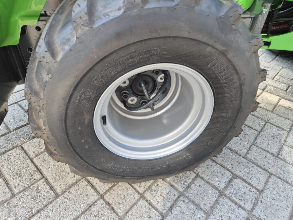 Kniklader AVANT 735I