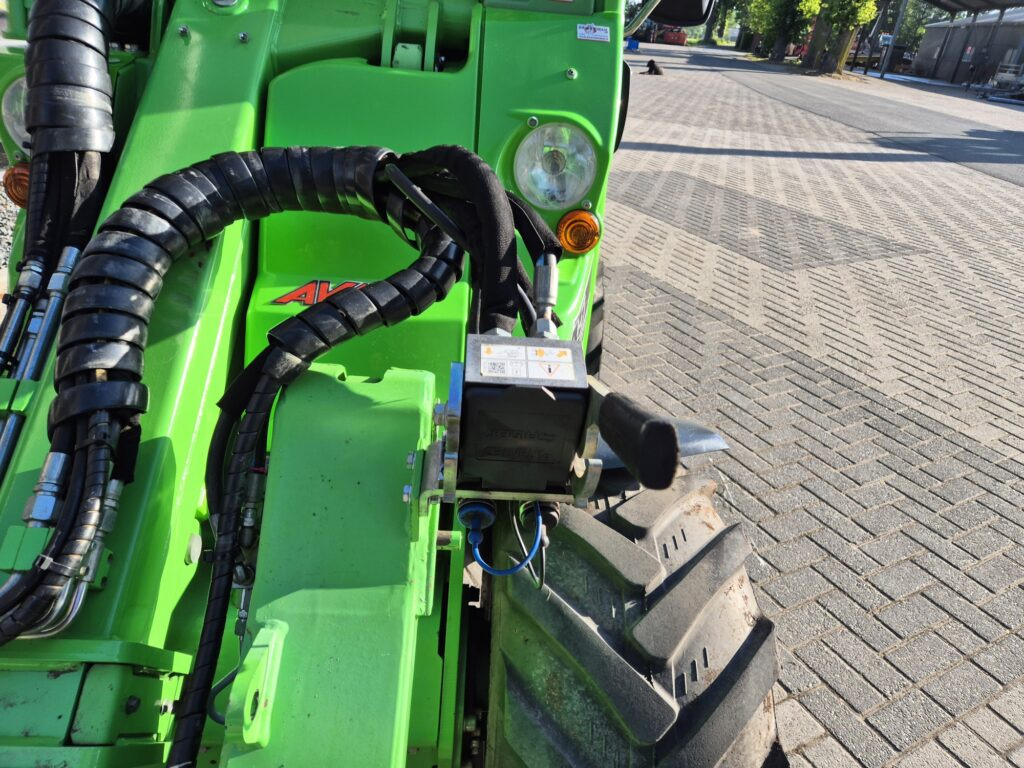 Kniklader AVANT 745 optidrive