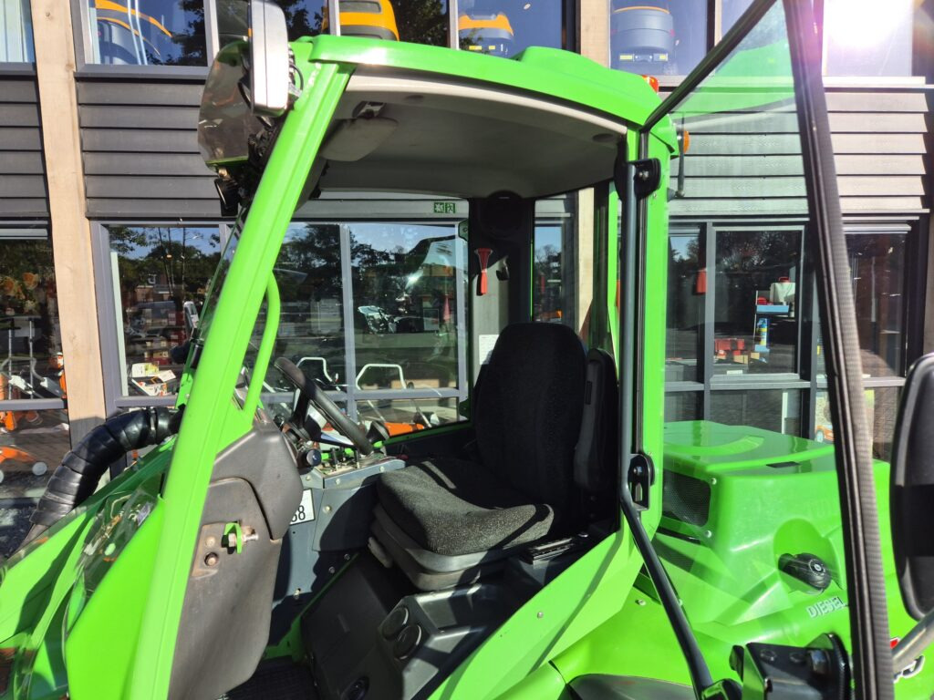 Kniklader AVANT 745 optidrive