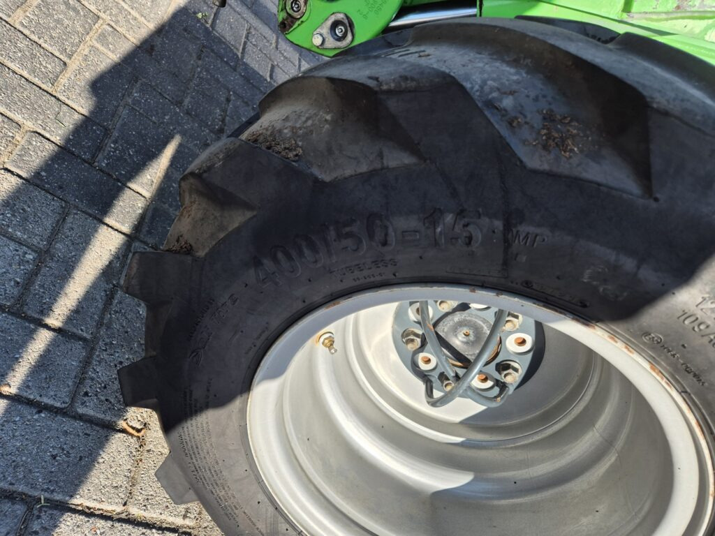 Kniklader AVANT 745 optidrive
