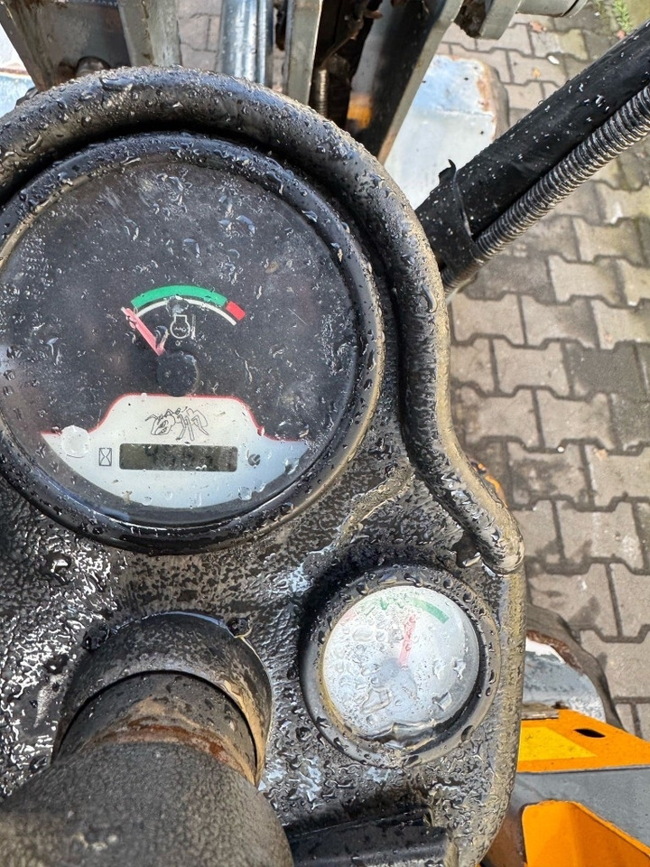 Kniklader GiANT D 204 SW