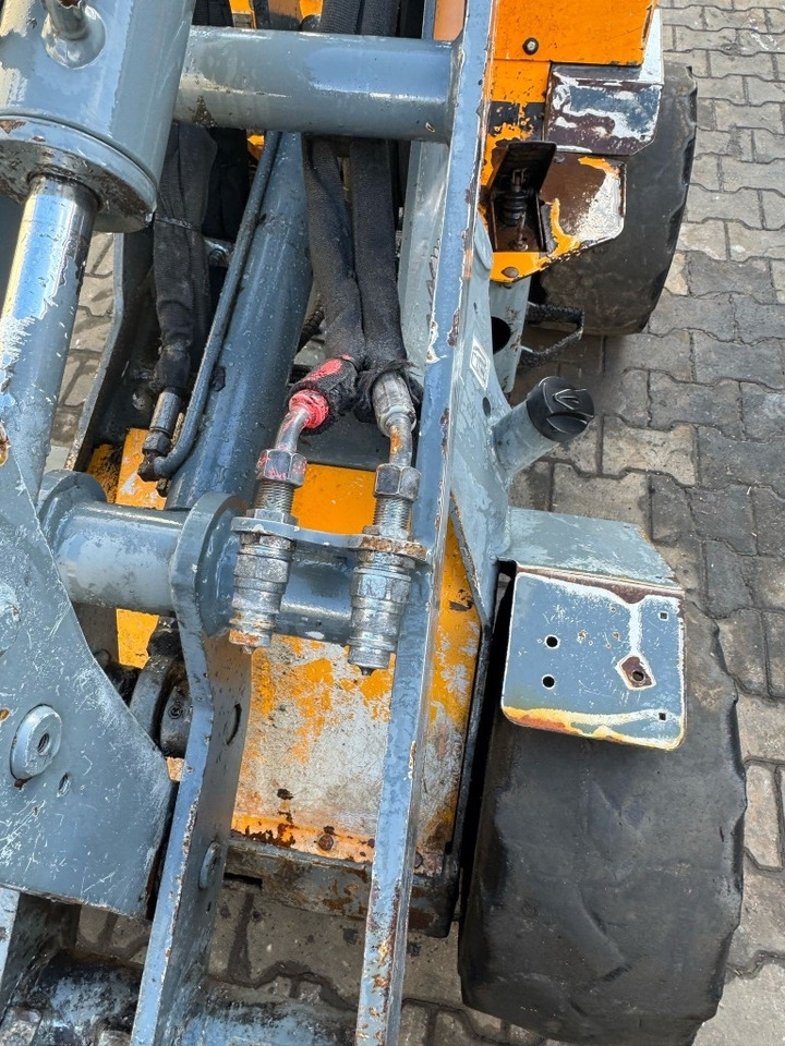 Kniklader GiANT D 204 SW