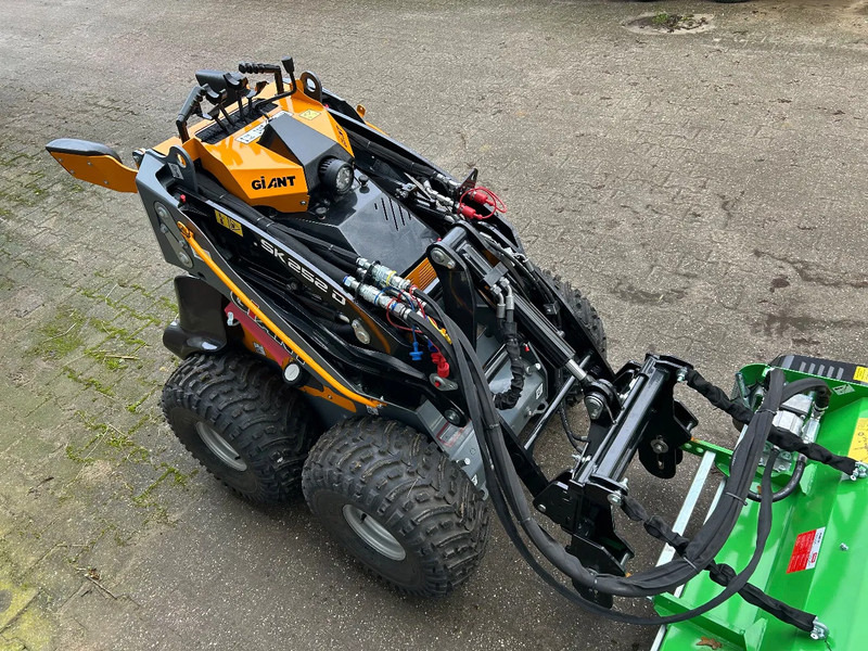 Kniklader Giant SK252D + klepelmaaier