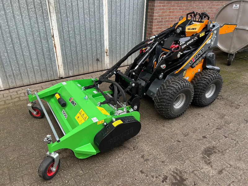 Kniklader Giant SK252D + klepelmaaier