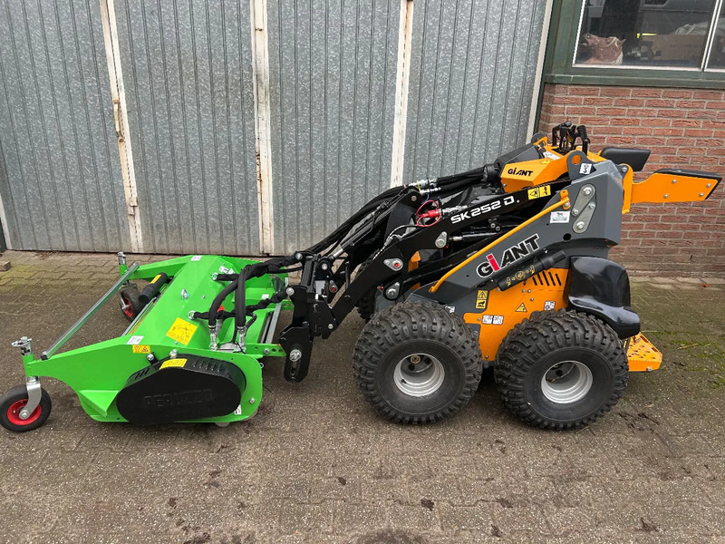 Kniklader Giant SK252D + klepelmaaier