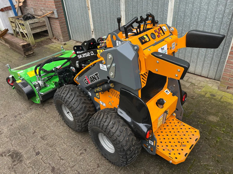 Kniklader Giant SK252D + klepelmaaier