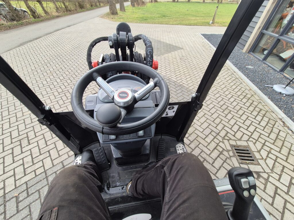 Kniklader MANITOU MLA 3-25H miniloader