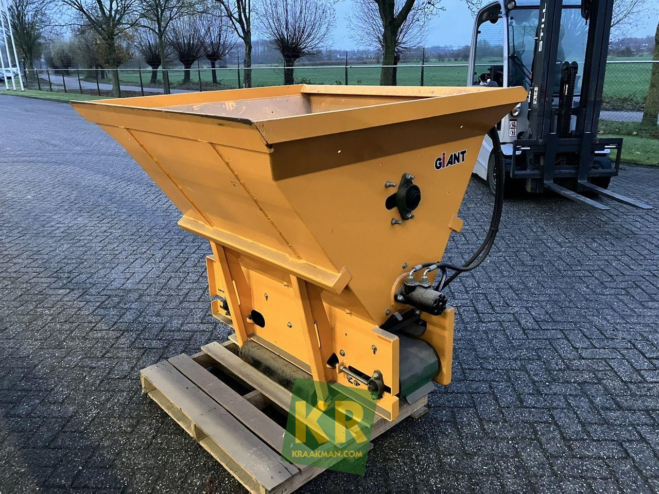 Kniklader Verdeelbak Giant