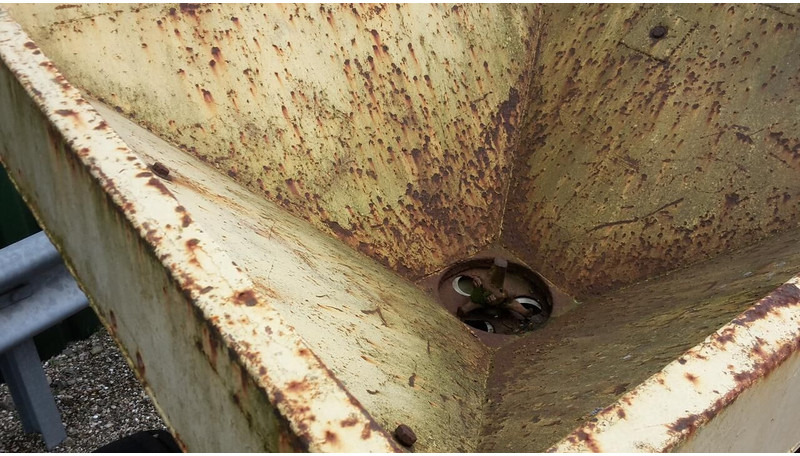 Kunstmeststrooier GETROKKEN pendel strooier - Gebruikt