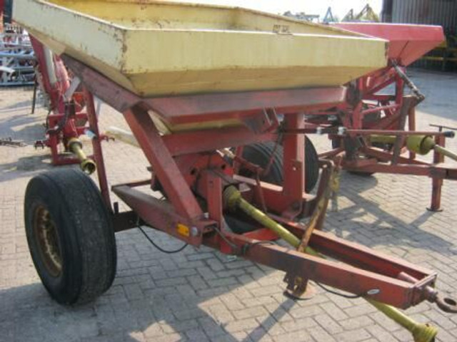 Kunstmeststrooier GETROKKEN pendel strooier - Gebruikt