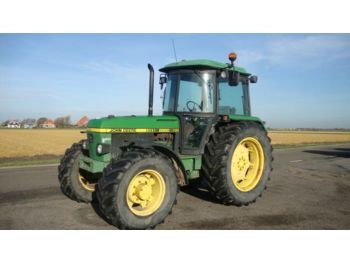 Landbouw tractor JOHN DEERE 2850