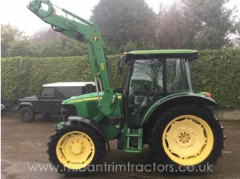 Landbouw tractor JOHN DEERE 5620