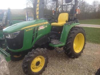 Landbouw tractor John Deere 3038