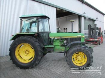 Landbouw tractor John Deere 3050 A