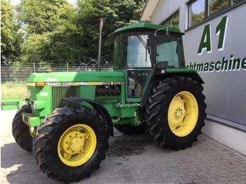 Landbouw tractor John Deere 3140