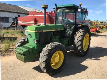 Landbouw tractor John Deere 3350