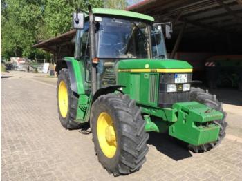 Landbouw tractor John Deere 6110