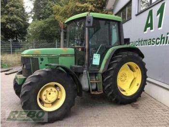 Landbouw tractor John Deere 6300