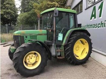 Landbouw tractor John Deere 6300