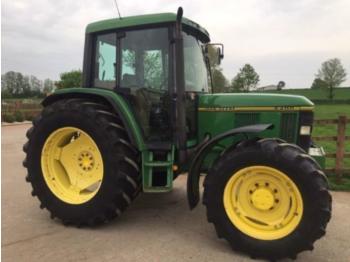 Landbouw tractor John Deere 6400