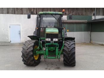 Landbouw tractor John Deere 6800